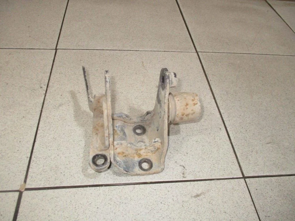 Кронштейн двигателя задний Toyota Corolla E150