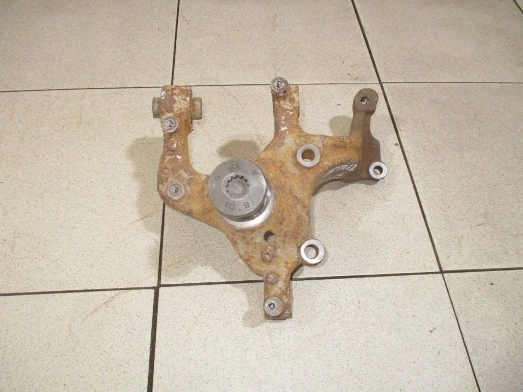 Кулак поворотный задний левый Volkswagen Jetta A6