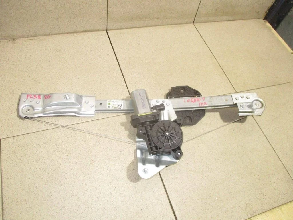 Стеклоподъемник передний правый Renault Logan 2 L52