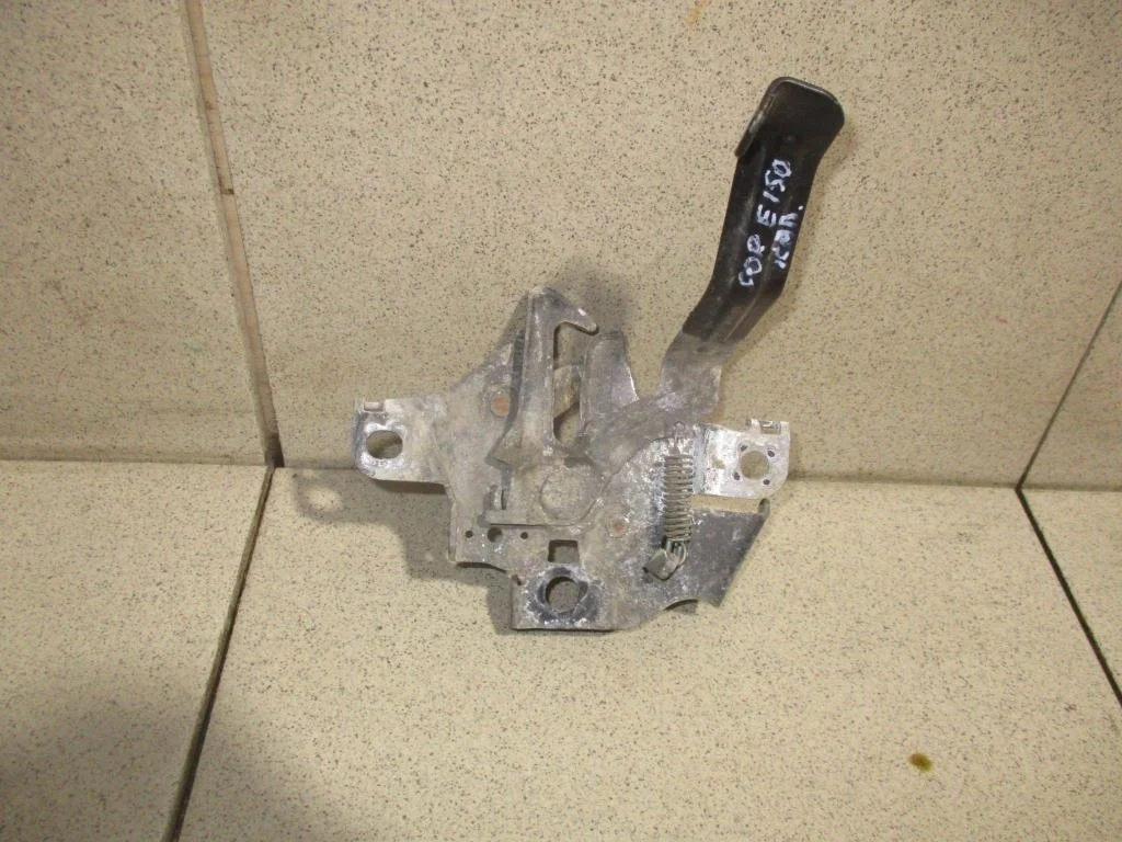 Замок капота Toyota Corolla E150