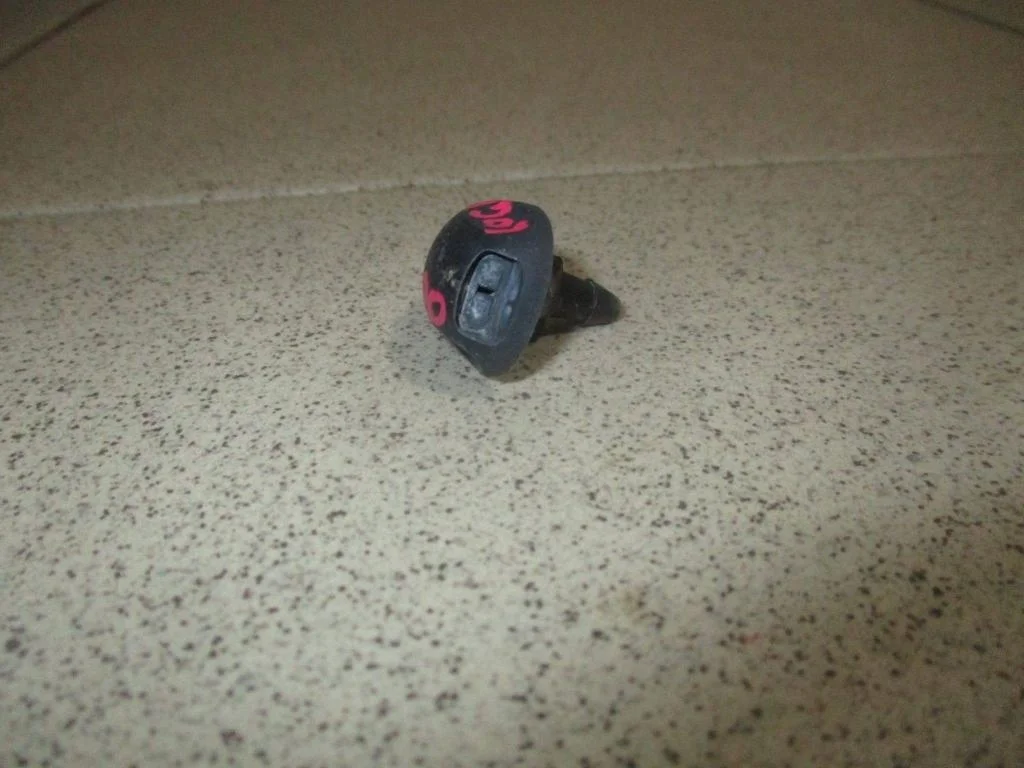 Форсунка омывателя лобового стекла Renault Logan 2 L52