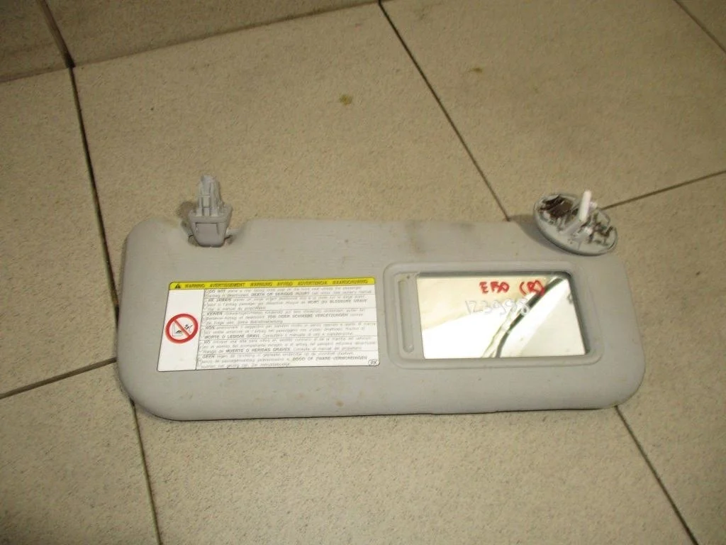 Козырек солнцезащитный правый Toyota Corolla E150