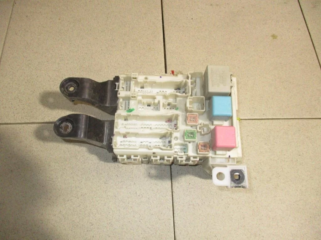 Блок предохранителей Toyota Corolla E150