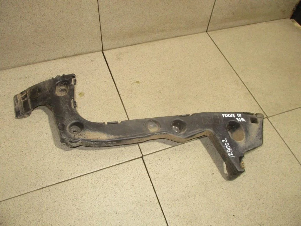 Кронштейн заднего бампера правый Ford Focus 3