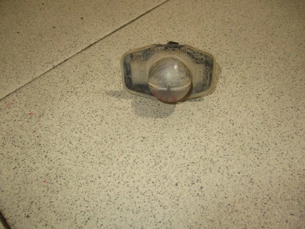 Фонарь подсветки номера Toyota Corolla E150