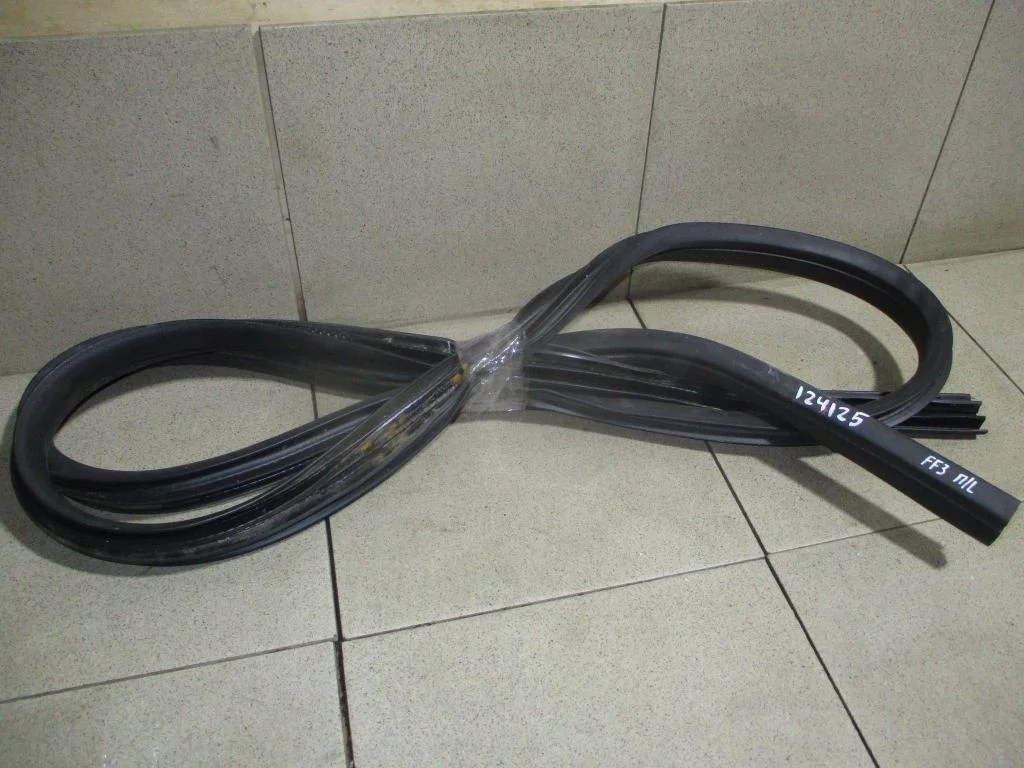 Уплотнитель двери Ford Focus 3
