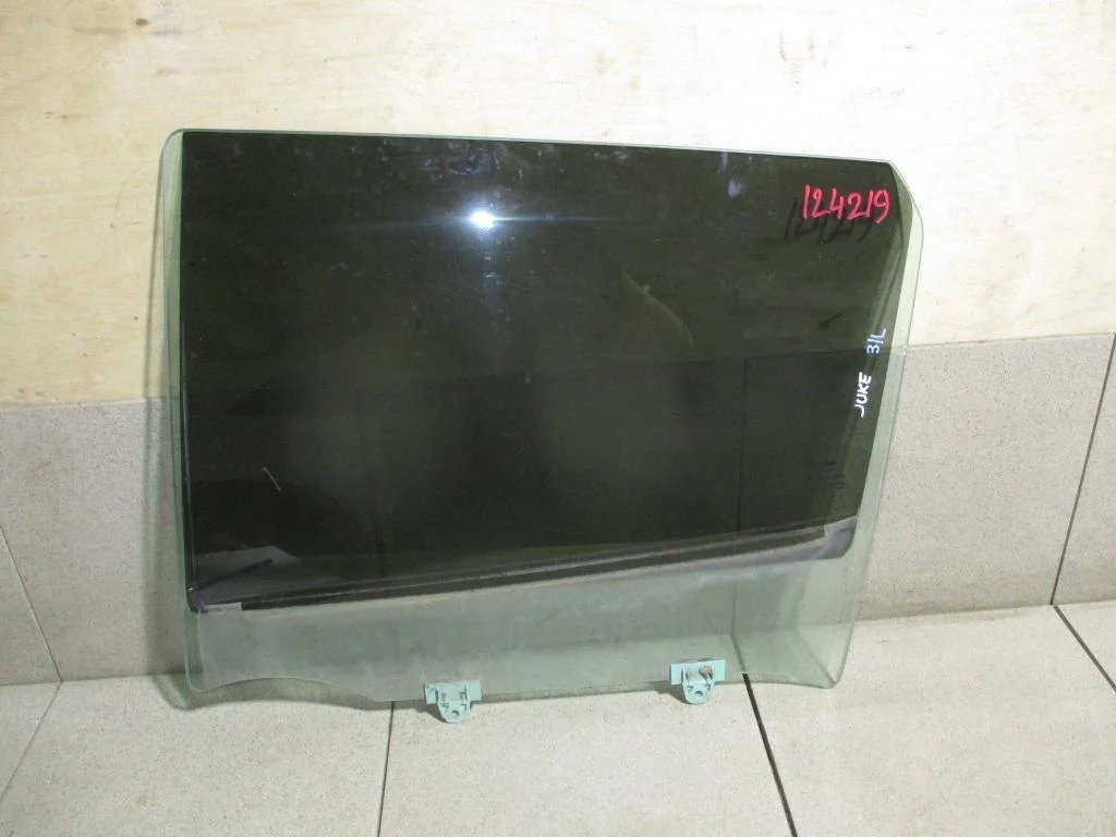 Стекло двери задней левой Nissan Juke F15