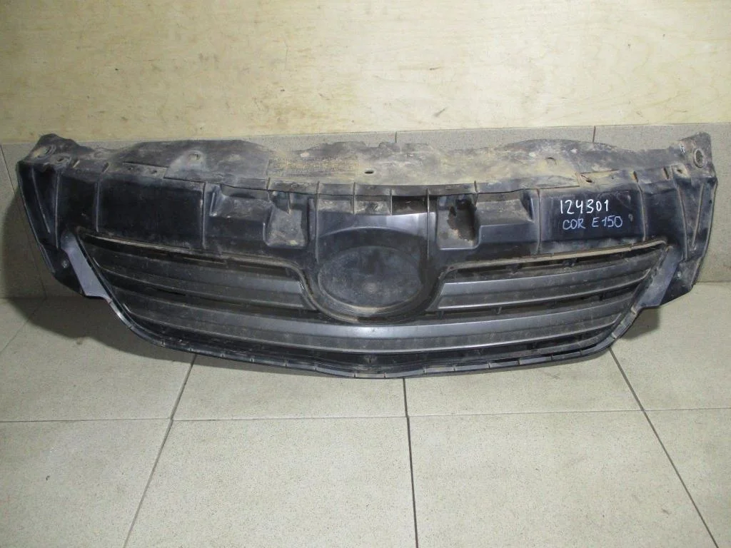 Решетка радиатора Toyota Corolla E150