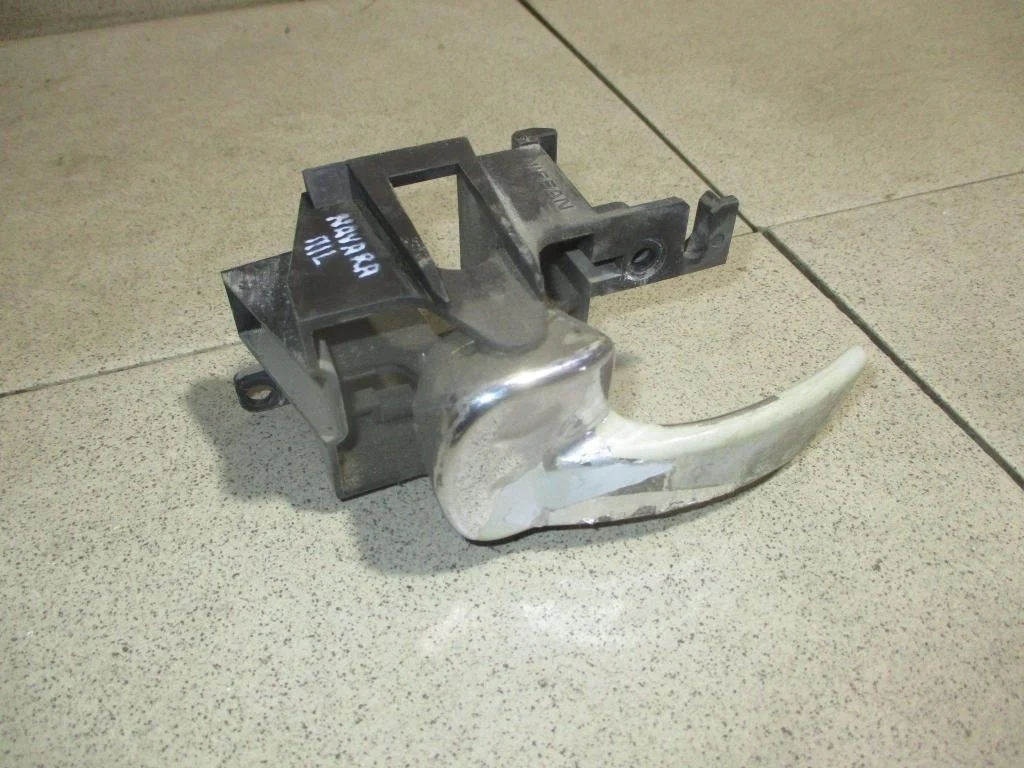 Ручка двери внутренняя левая Nissan Navara 2007 D40