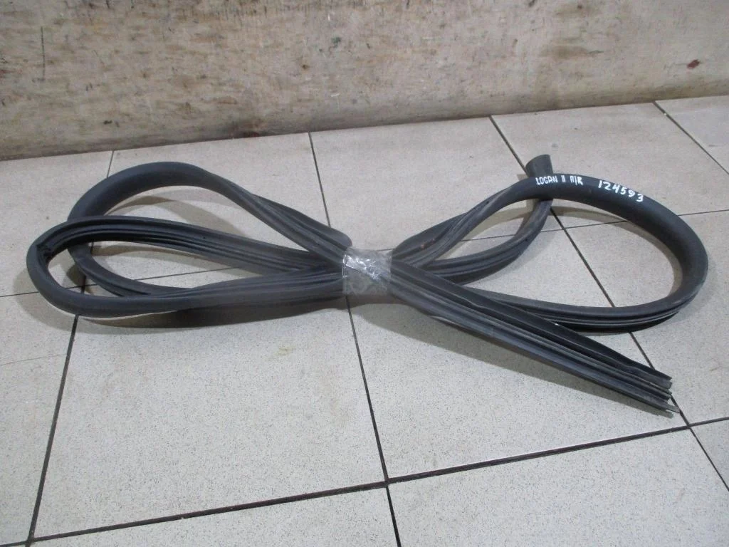 Уплотнитель двери Renault Logan 2 L52