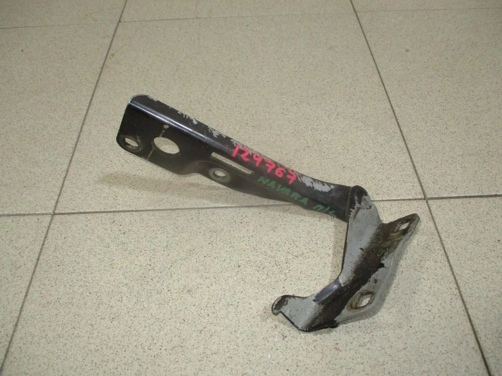 Петля капота левая Nissan Navara 2007 D40