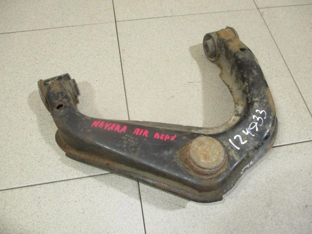Рычаг передний верхний правый Nissan Navara 2007 D40