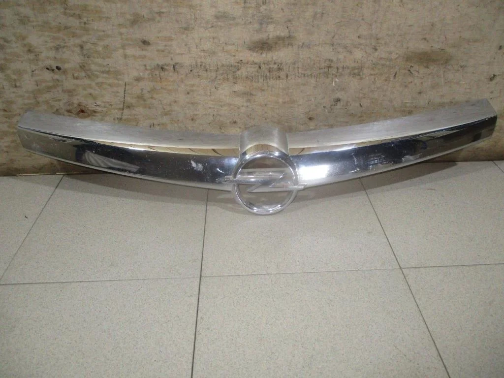 Накладка решетку радиатора Opel Astra H