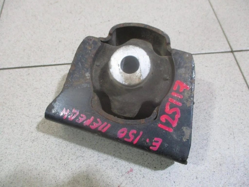 Опора двигателя передняя Toyota Corolla E150