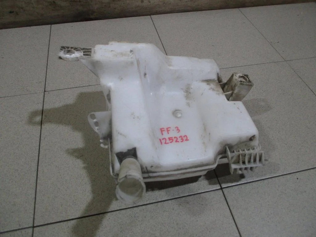 Бачок омывателя лобового стекла Ford Focus 3