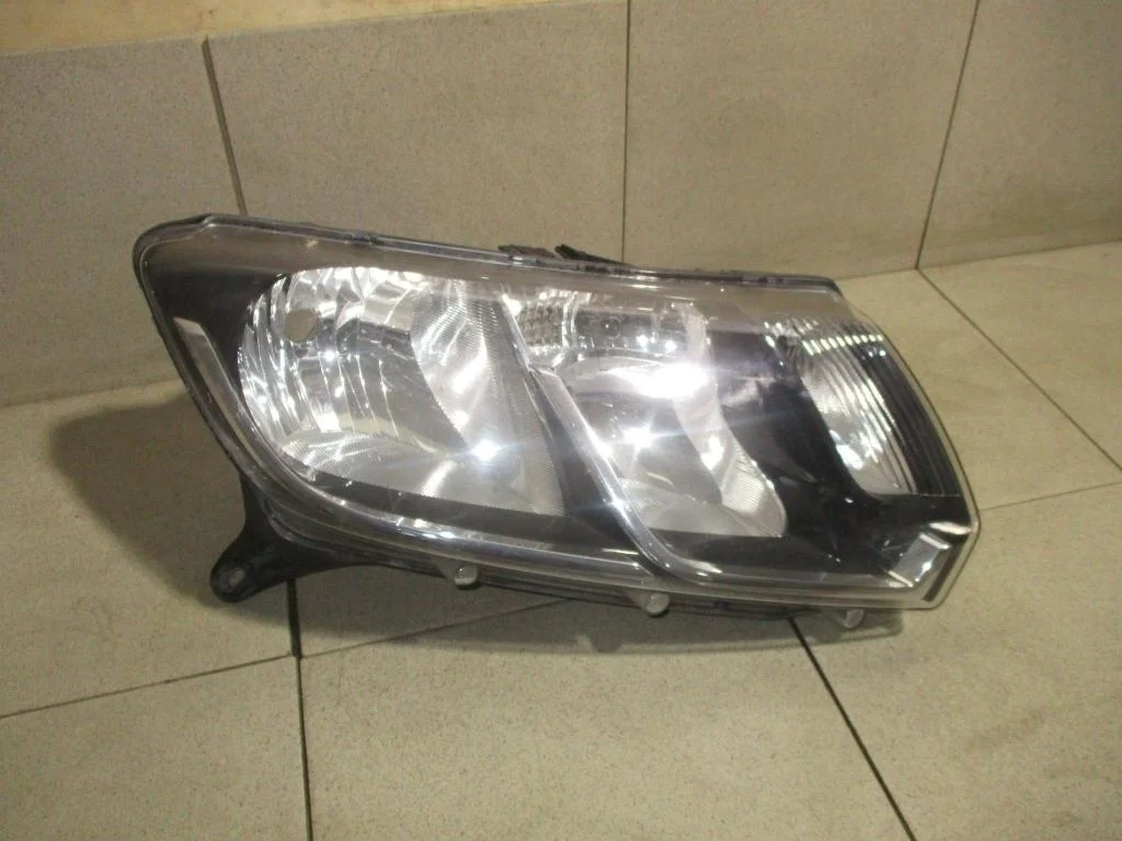 Стекло фары правой Renault Logan 2 L52