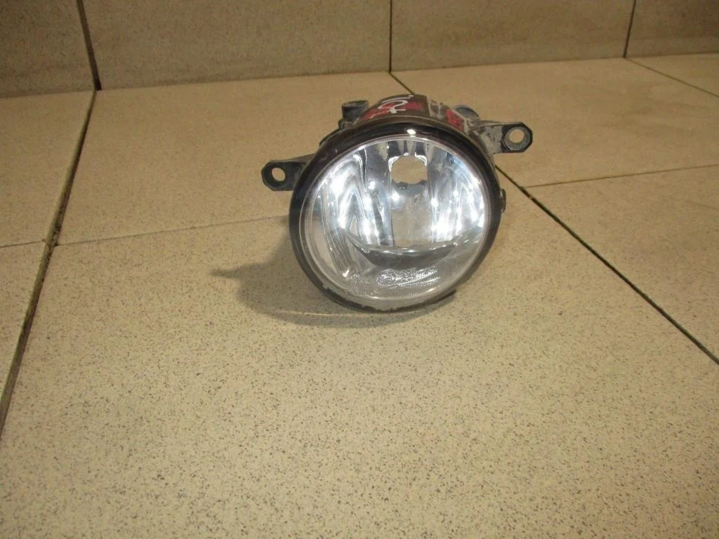 Фара противотуманная правая Toyota Corolla E150
