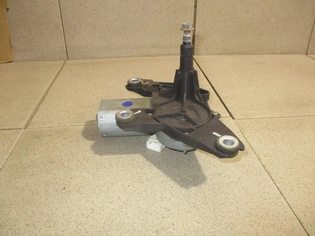 Моторчик дворника задний Nissan Juke F15