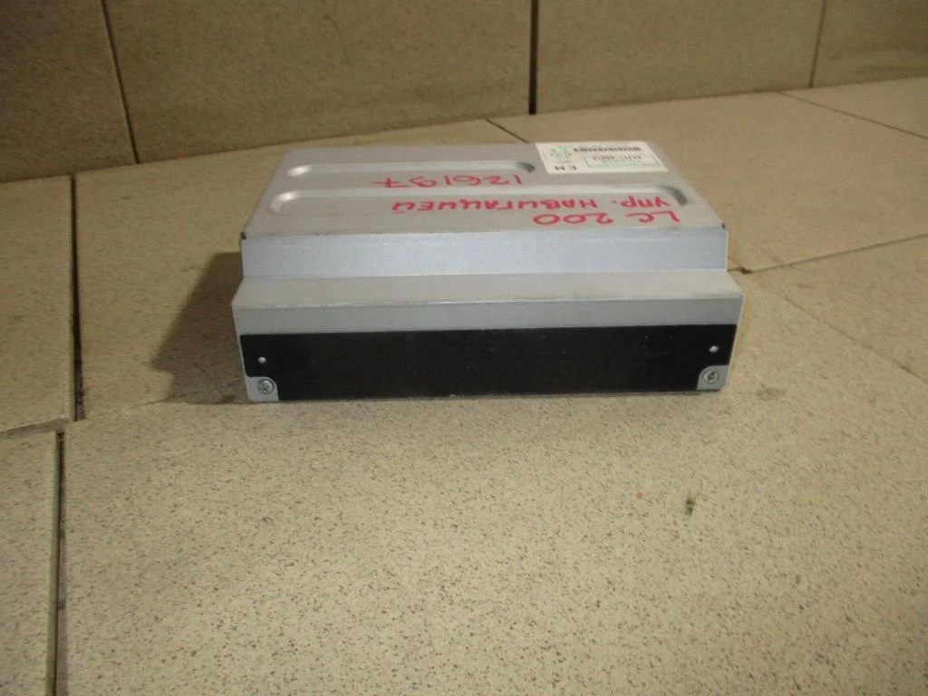 Блок электронный Toyota Land Cruiser J200