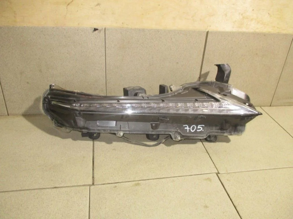 Дневной ходовой огонь правый Lexus NX200t AZ10