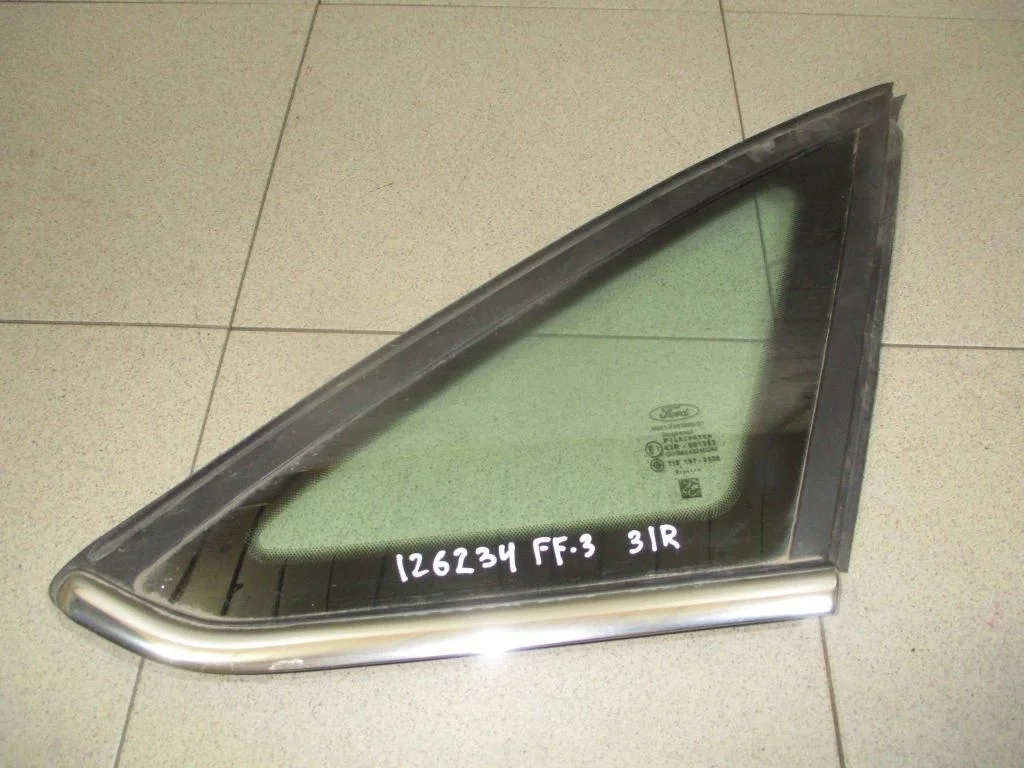 Стекло кузовное глухое правое Ford Focus 3