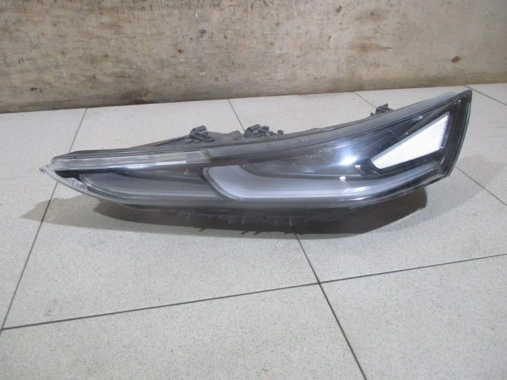 Дневной ходовой огонь левый Hyundai Santa Fe 4 TM