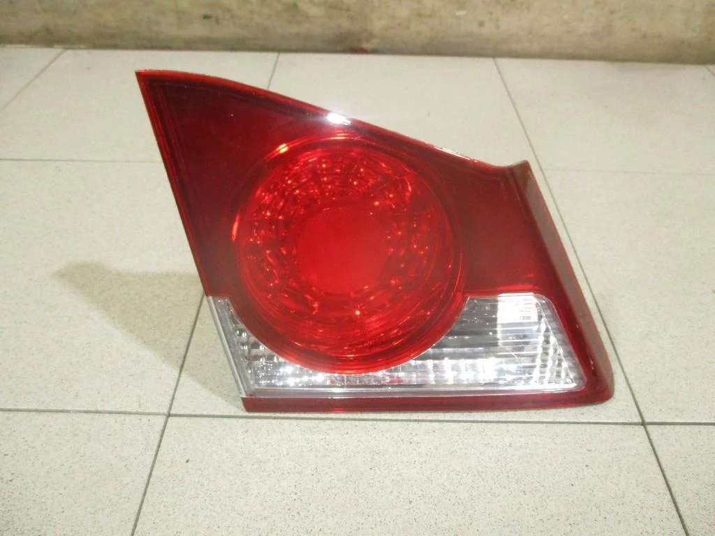 Фонарь задний внутренний левый Honda Civic 4D FD