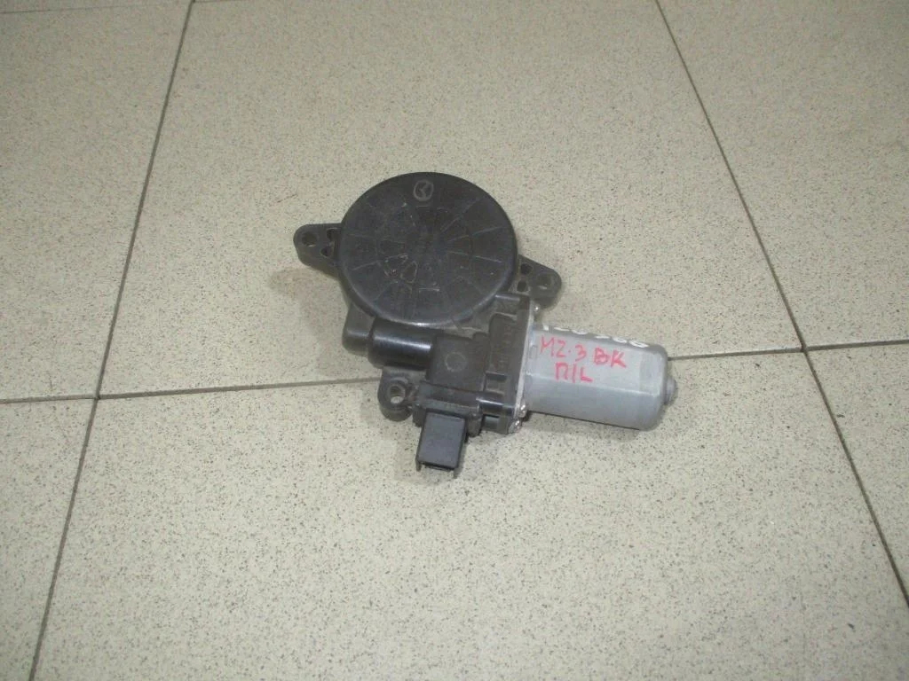 Моторчик стеклоподъемника Mazda 3 BK