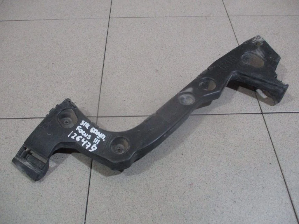 Кронштейн заднего бампера правый Ford Focus 3