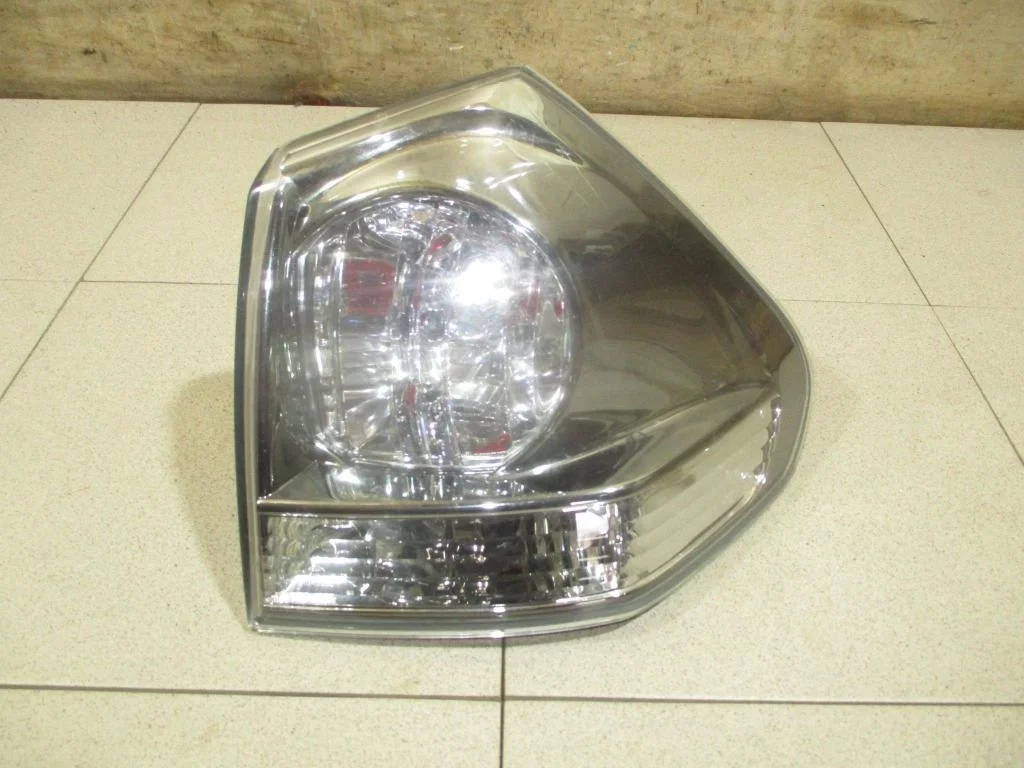 Фонарь задний наружный правый Lexus RX350 XU30