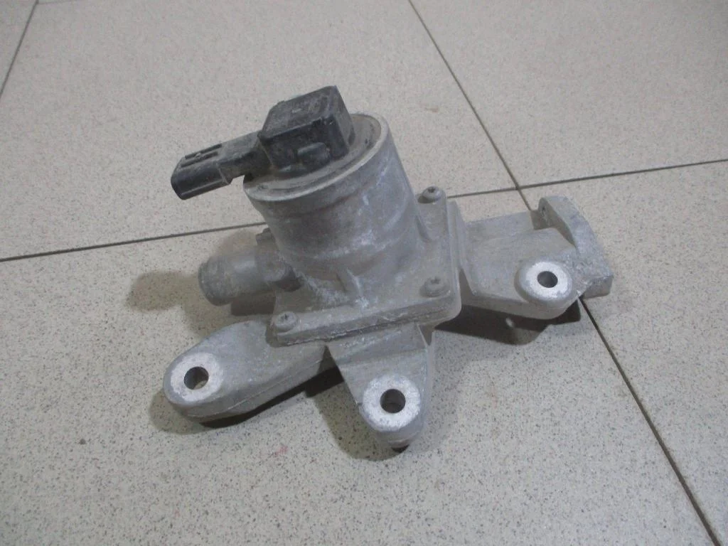 Клапан рециркуляции выхлопных газов Toyota Land Cruiser J200