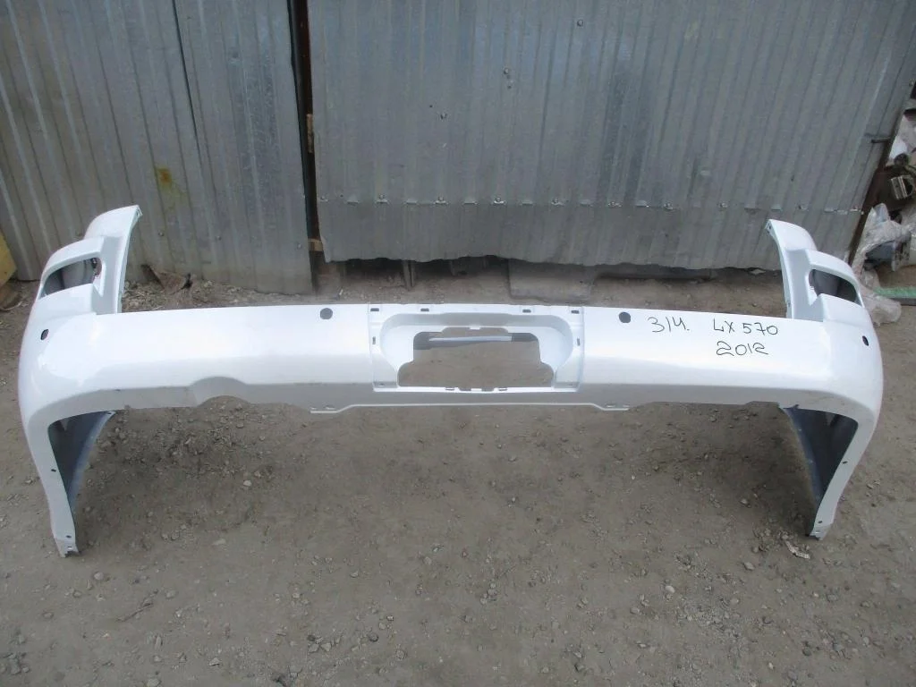Бампер задний Lexus LX570 J200