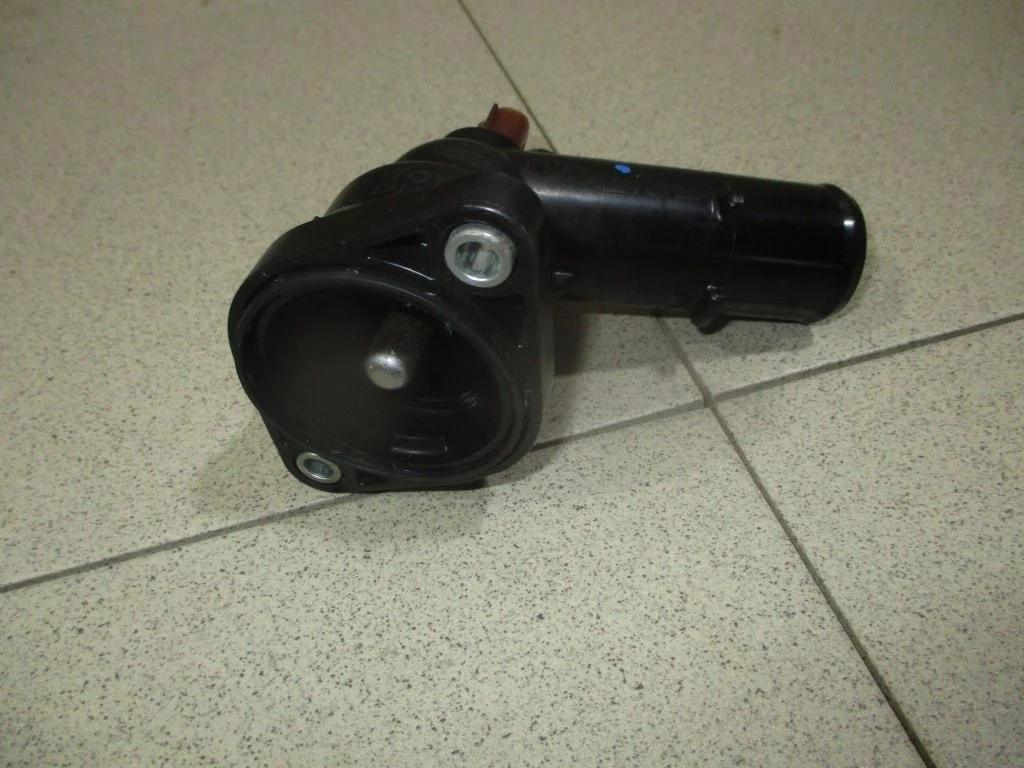 Корпус термостата Toyota Camry XV70