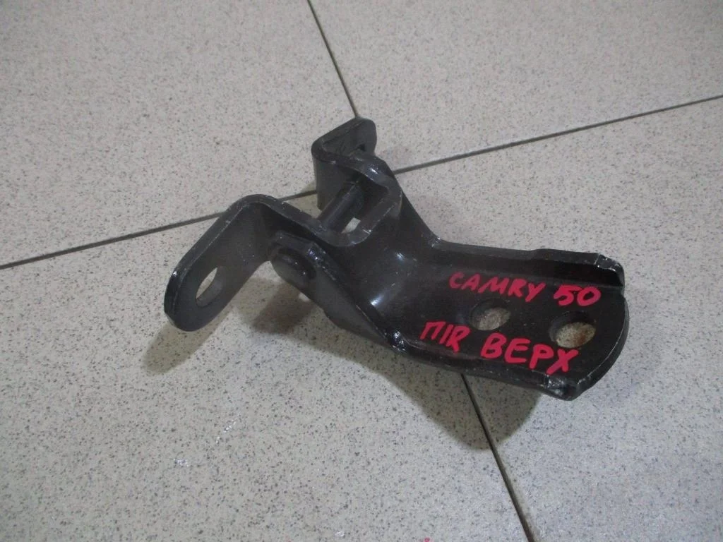 Петля двери передней правой верхняя Toyota Camry XV50