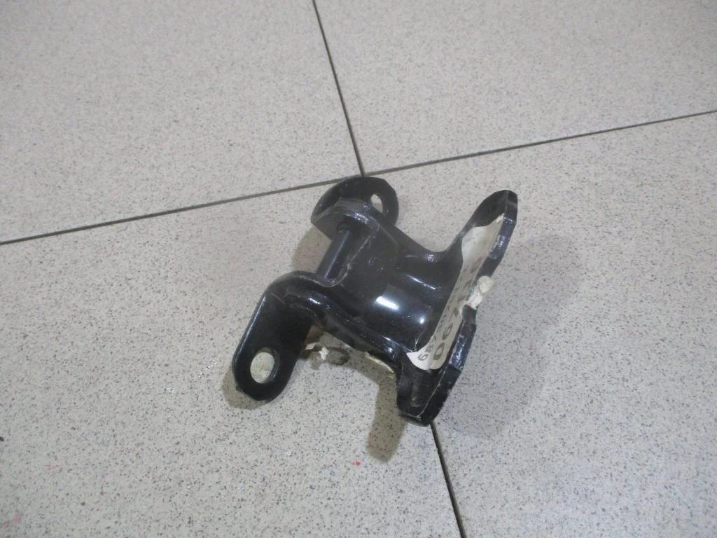 Петля двери задней правой верхняя Toyota Camry XV50