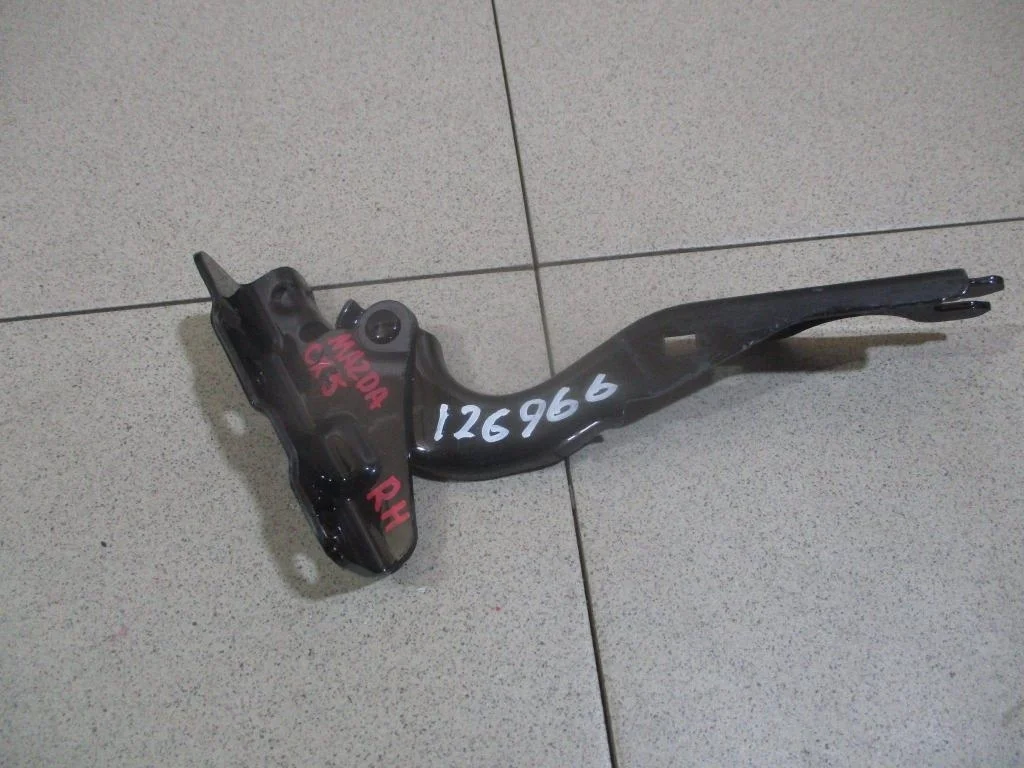 Петля капота правая Mazda CX-5 KE