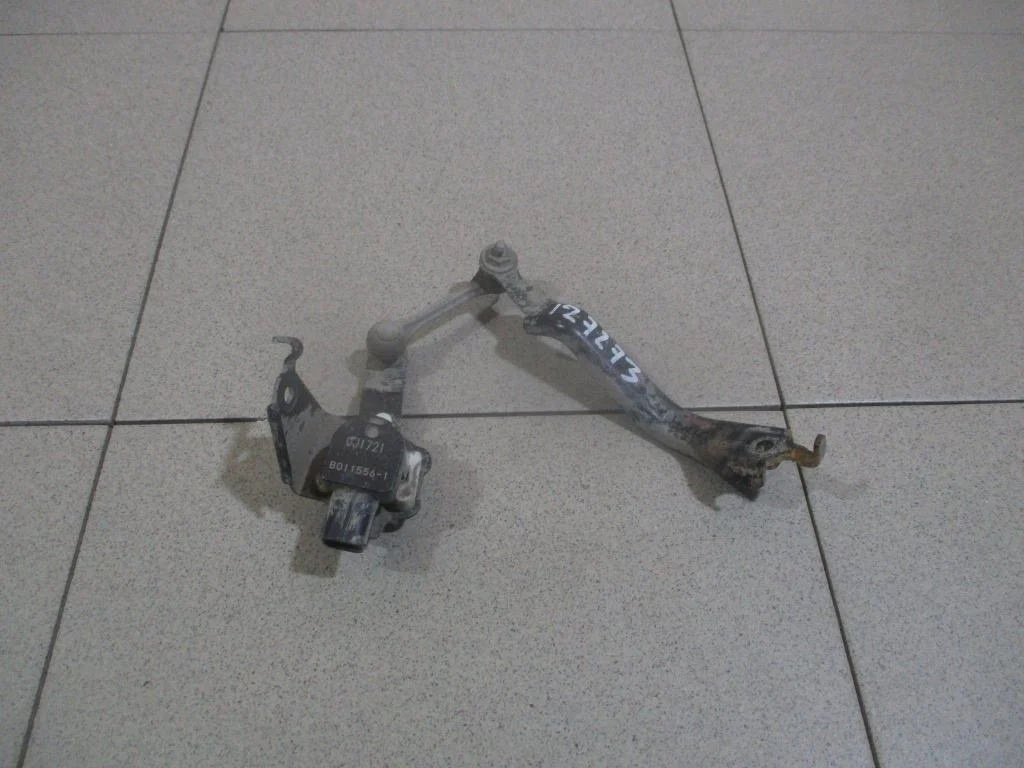 Датчик высоты дорожного просвета Toyota RAV4 A50