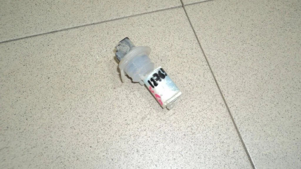 Датчик уровня бачок омывателя Toyota Camry XV50