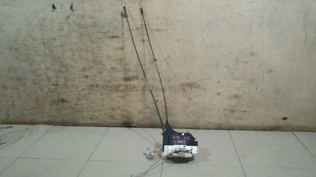 Замок двери передней правой Mitsubishi Lancer 10 CY