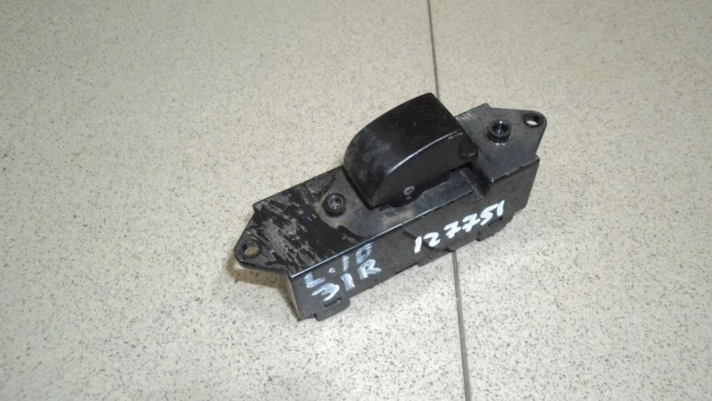 Кнопка стеклоподъемника Mitsubishi Lancer 10 CY