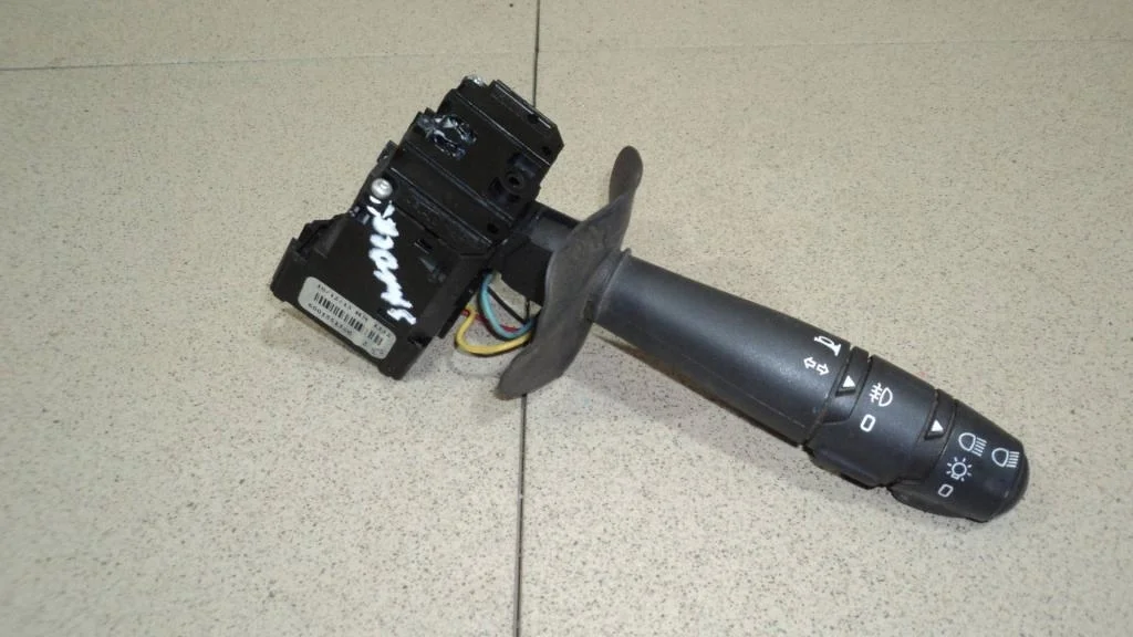 Переключатель поворотов подрулевой Renault Sandero 1 BS