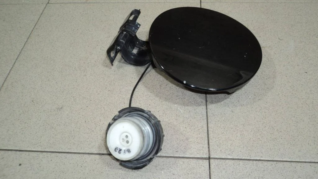 Лючок бензобака Mitsubishi Lancer 10 CY