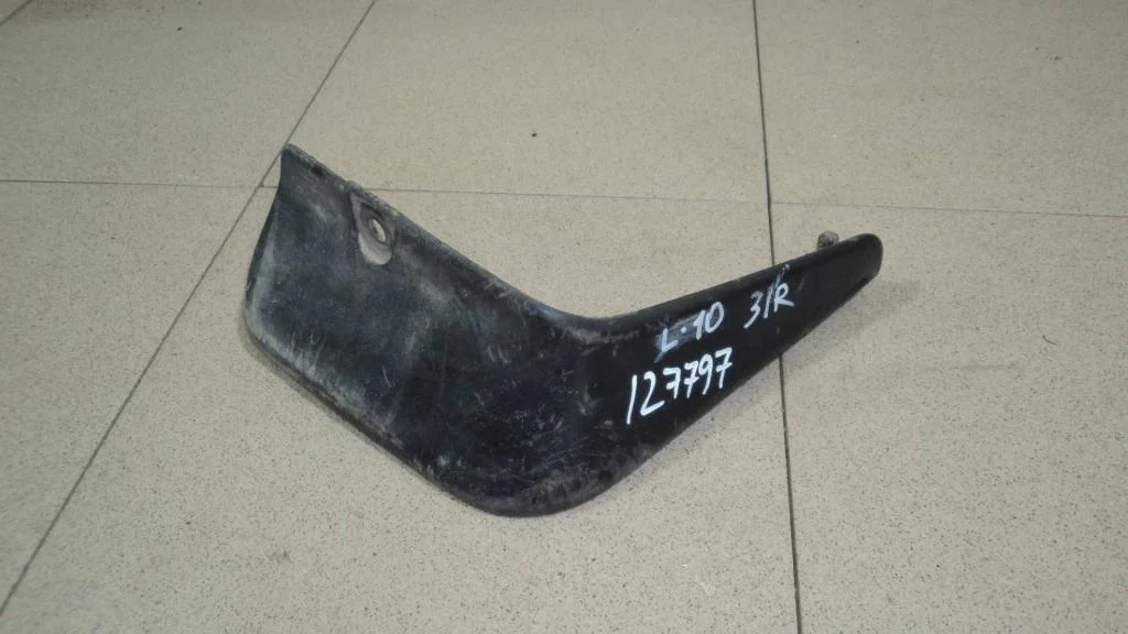 Брызговик задний правый Mitsubishi Lancer 10 CY