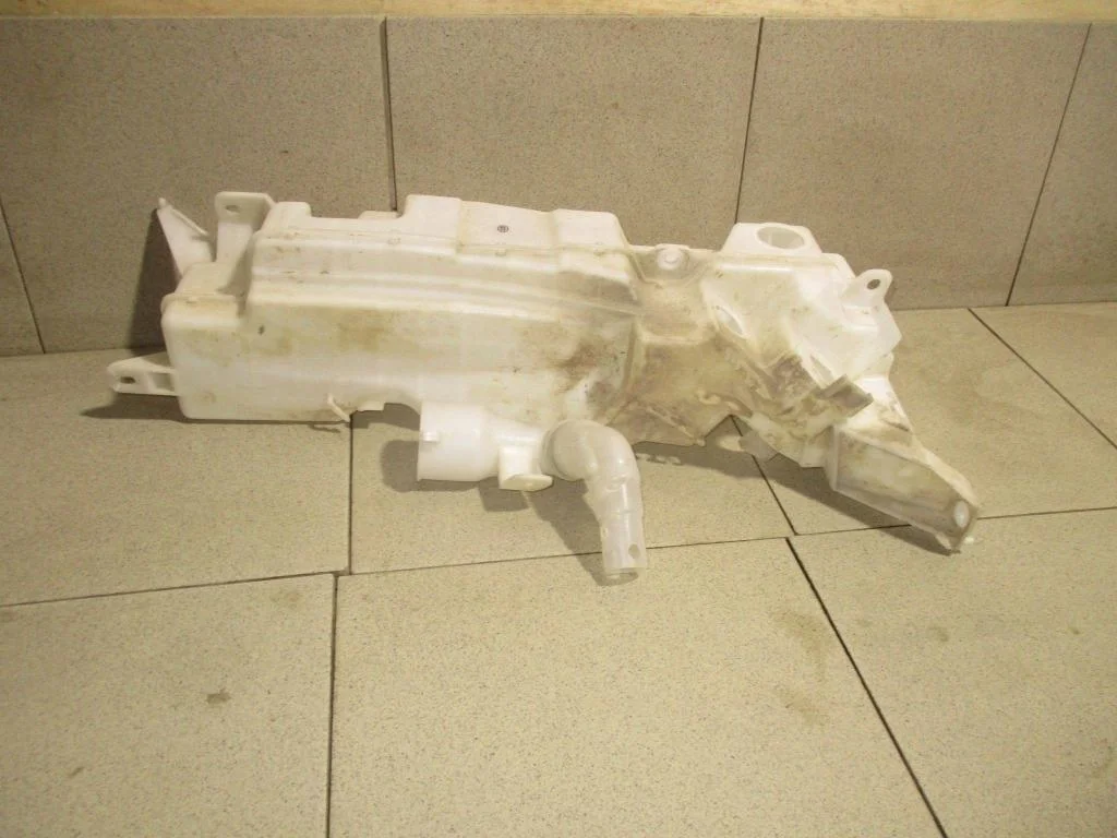 Бачок омывателя лобового стекла Toyota Land Cruiser J200