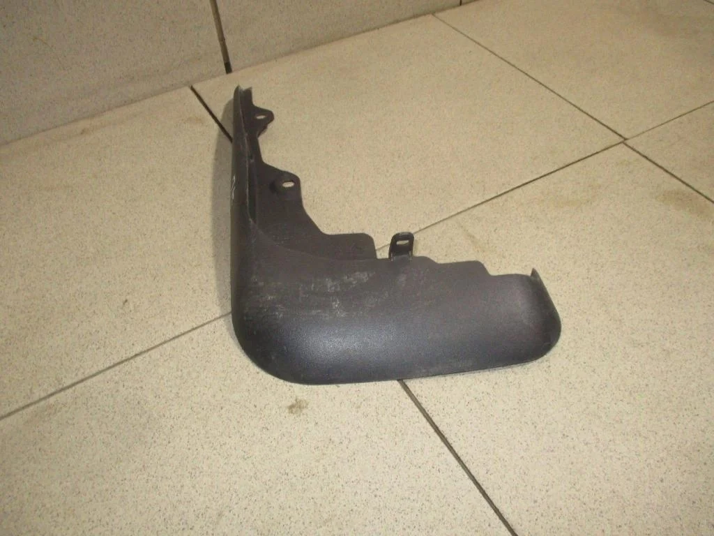 Брызговик передний левый Toyota Highlander 2 XU40