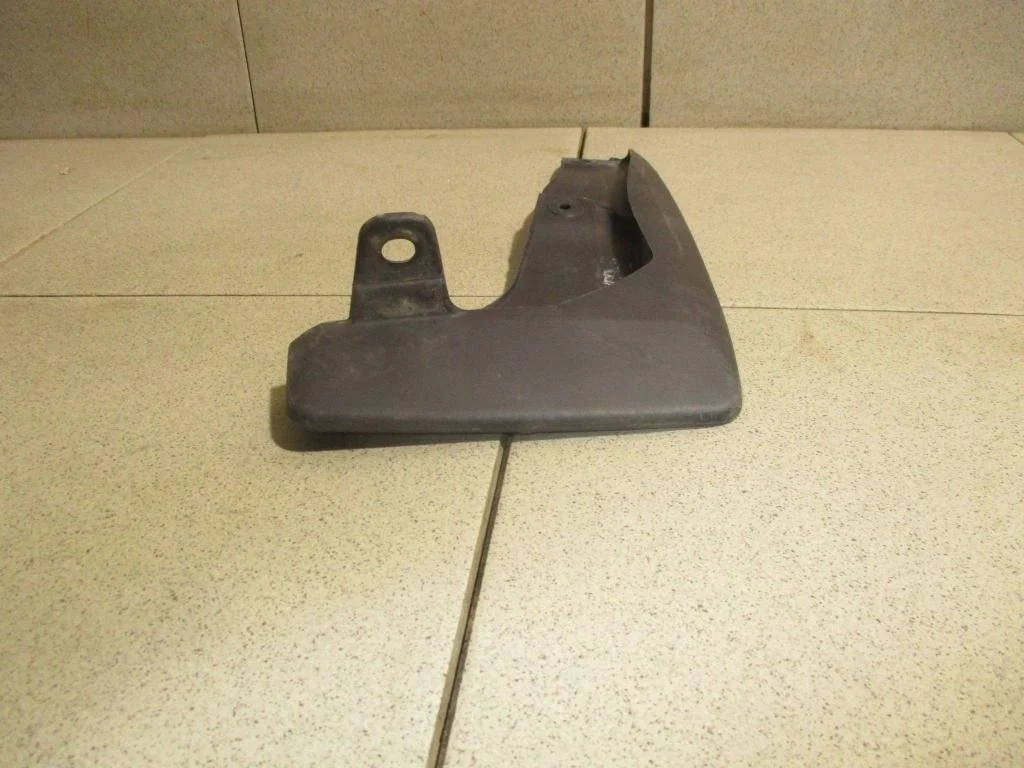 Брызговик передний правый Toyota RAV4 A40