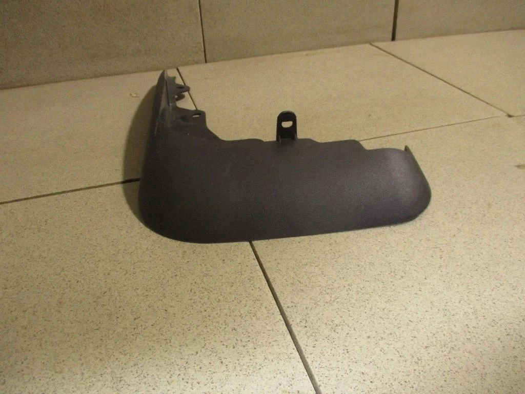 Брызговик передний левый Toyota Highlander 2 XU40