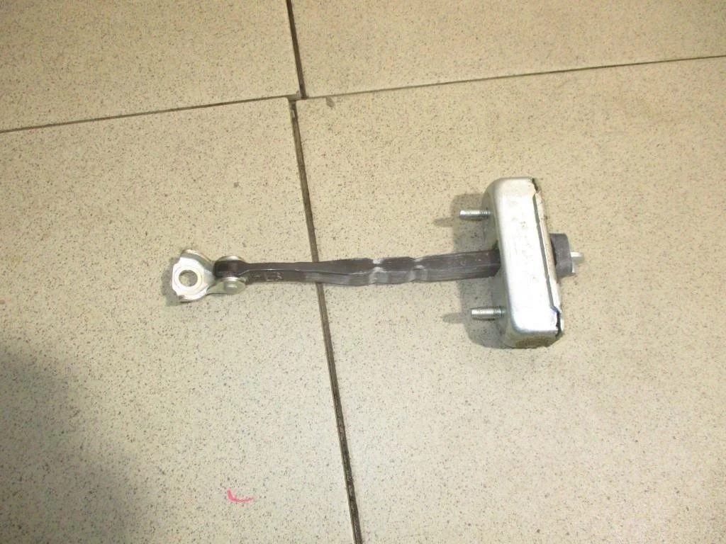 Ограничитель двери Toyota Camry XV70