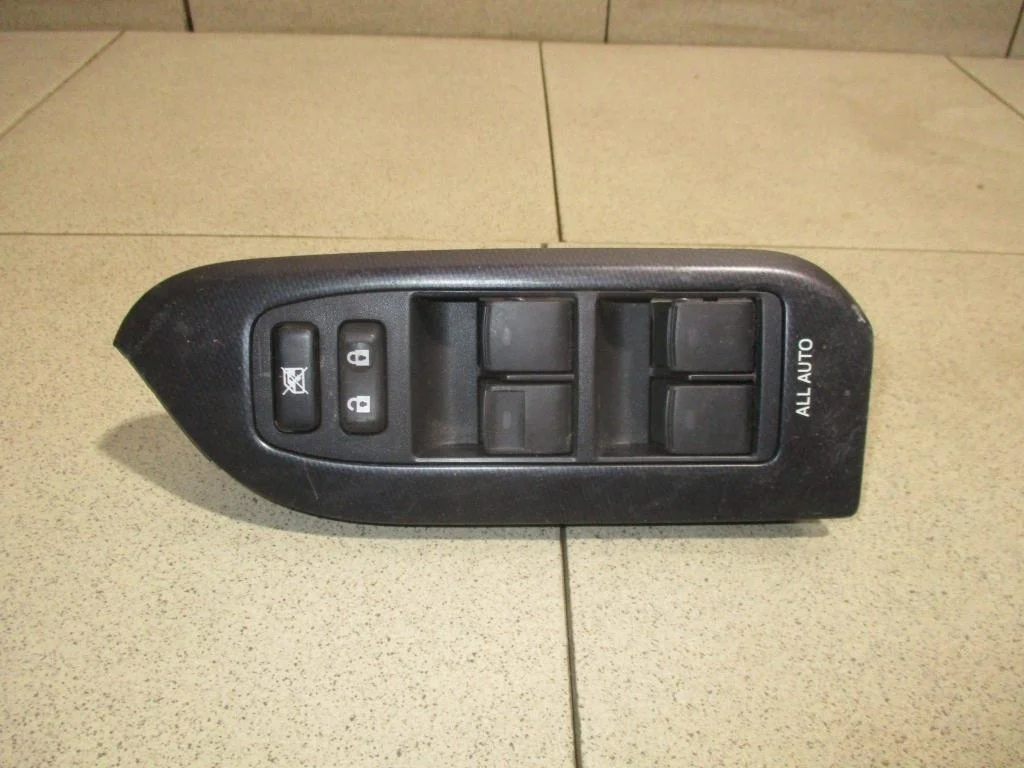 Блок управления стеклоподъемниками Toyota Camry XV40