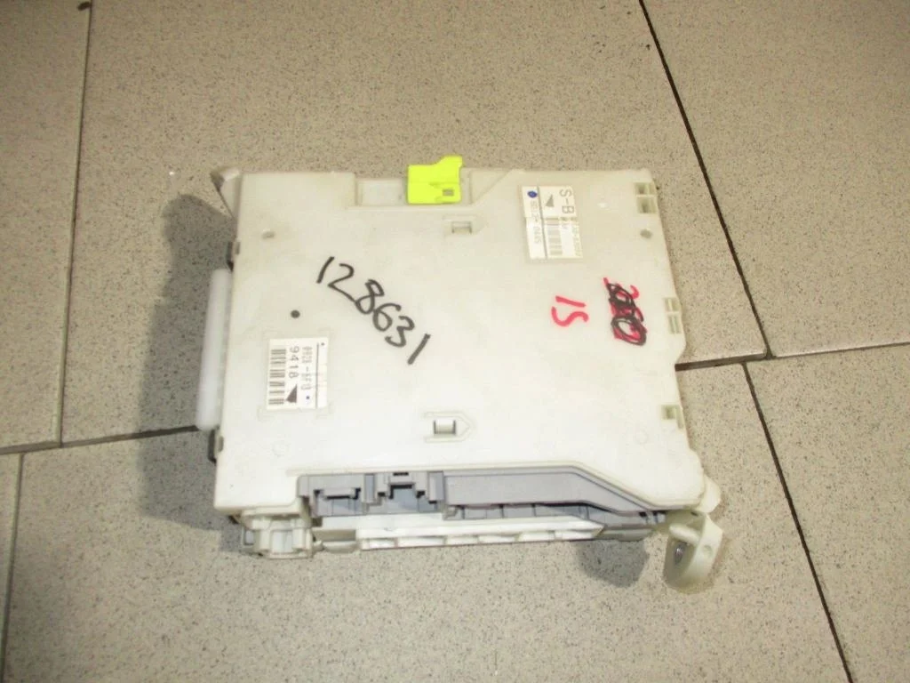 Блок предохранителей Lexus IS250 XE20